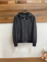 主推P460 Gucci 2025Ss早春新款发布古驰连帽夹克外套，春款外套！穿上就是舒适自在又显瘦的存在，慵懒而随性，结合干净简单的色系就特别耐看，适合日常穿
