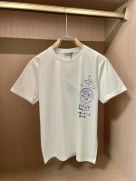 Dior And Hylton Nel联名合作款前后幅印花短袖T恤；这款 T 恤展示来自本季 Dior And Hylton Nel 联名系列的标志。采用白色1