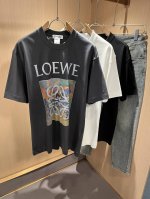 loe*We罗*威 2025春夏新款男女同款短袖T恤，意大利原厂订单渠道，极具个性高级风，标志Logo图案印花工艺设计！情侣款纯棉短袖T恤！！最新时尚潮流人气产