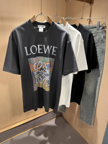 loe*We罗*威 2025春夏新款男女同款短袖T恤，意大利原厂订单渠道，极具个性高级风，标志Logo图案印花工艺设计！情侣款纯棉短袖T恤！！最新时尚潮流人气产