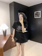 早春新款字母烫钻T恤 定制面料 轻盈透气 质感超赞！本季最美少女风 减龄层次感气质绝绝子！ 经典百搭不挑人。 白富美必入高级时髦百搭单品！ 颜色 黑色 三码 码