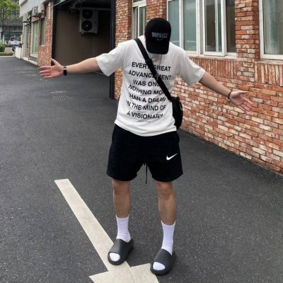耐克Nike基础款印花双股400克纯棉毛圈男女情侣款短裤 面料：独家定制面料采用400G纯棉毛圈面料市场找不到第二家，可以说一条短裤能穿5年毫不夸张，宽松版型