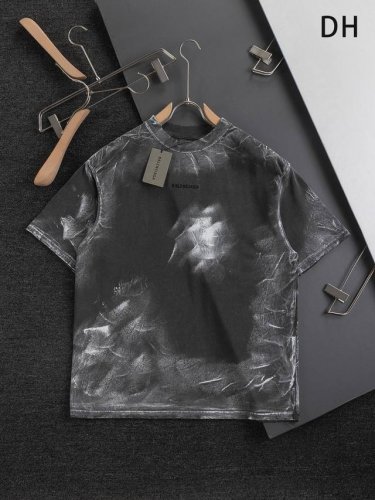 balenciaga 巴黎世家 微宽版型S-Xl 25Ss新品巴黎专柜同款走秀热卖款 多重重工艺水洗做旧磨破油漆泼墨手绘涂鸦胸前字母刺绣Logo 短袖T恤复古味