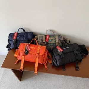 xy潮包上新，P60 款号：2503款 产品名称：Sup休闲单肩包 尺 寸: 宽50Cm* 高33Cm 颜色：黑色、蓝色、绿迷彩、橙色 supreme X C