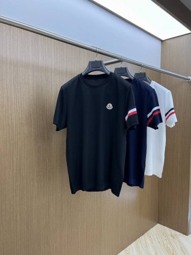 mon 高品质 25早春新款短袖 男士日常出门闭眼搭 高级定制面料短袖T恤 魅力在于创造了简约奢华感的时尚,随意搭配感受英式风格独特气质. 宽松的版型展现出休闲