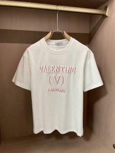 华伦天奴 官网同款 官网同款 官网同款 重磅推荐！2025Ss夏装新品 专柜在售 最新系列图案Logo短袖T恤 必须人手一件的节奏！进口顶极精梳棉面料，极为亲肤