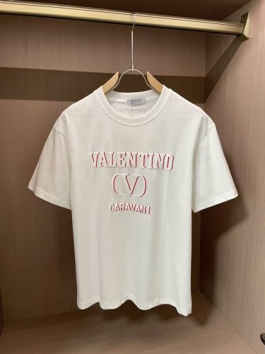 华伦天奴 官网同款 官网同款 官网同款 重磅推荐！2025Ss夏装新品 专柜在售 最新系列图案Logo短袖T恤 必须人手一件的节奏！进口顶极精梳棉面料，极为亲肤