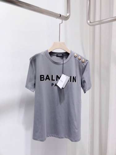 balm巴尔曼家！专柜款！胸前金色字母Logo植绒印花图案肩部金属纽扣圆领短袖T恤！三标全！四色！码数S M L，现货发！ M码胸围94衣长65