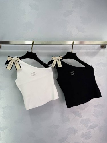 Miu*25春夏新款蝴蝶结吊带单肩背心 精美烫钻字母装饰，更显精致 俏皮减龄显白 视觉效果更丰富！2色3码Sml T226B