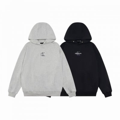 款M Ck连帽卫衣130 Calvin Klein Jeans Ck小标字母连帽卫衣 跟着爆款学穿搭 上身效果太炸裂 版型设计不用担心 随意穿搭都好看 不要一味