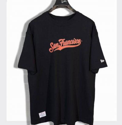 New Era Mlb 旧金山巨人队经典背标Logo 面料：采用260克双沙纯棉 绣花：采用田岛精密绣花机 印花：采用进口数码印1-1精准定位 工艺：采用4针6
