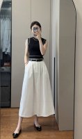 套装 夏季套装实拍 撞色小香针织衫搭配高腰半身裙 小香风针织衫 不管单穿内搭都能让眼前一亮 真的简简单单的版型才是王道 视觉上修饰脸型 轻奢减龄感满满 上身修饰