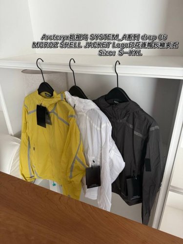 arc'teryx始祖鸟 System_A联名2.0超轻防风雨连帽男女同款皮肤衣 设计理念： 这款轻盈的皮肤衣是去年联名升级限量的2.0版本，它可以让你在整个夏
