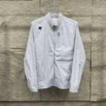 一比一 复刻 Descente 迪桑特高尔夫系列 春款官网在售新款男士立领 系列防风外套夹克 面料采用轻薄、防泼水透气，Gore-Tex pro面料和柔软耐磨的