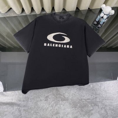 Balenciaga巴黎世家新款经典款字母Logo印花短袖圆领T恤 面料: 300重磅纯棉，随意对比 采用特定重磅32S精棉平纹针织面料，300克重；搭配32S