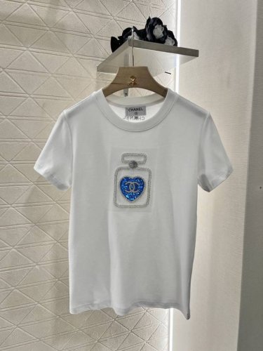 chane*2025新品上架 刺绣订珠香水 定制Yb丝光全棉材质 透气舒适 质感十足 常规短袖T恤裁剪 凸显品牌格调 采用克重纯棉制成 略带有弹力 呈现显瘦视觉