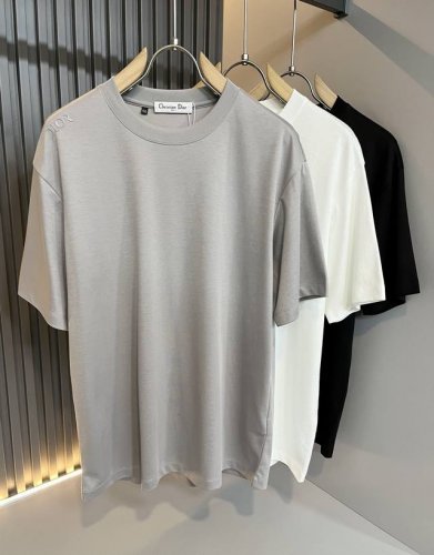 Dio*迪家 2025春夏新款男女同款短袖T恤，专柜同步发售！定制专属260克纯棉面料，定制原版工艺螺纹，胸前Logo图案压胶工艺设计！简约大方，从容百搭，档次