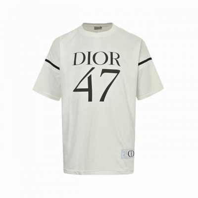 dior 迪奥 Cd47字母印花短袖 面料采用21支双精梳紧密纺纱，洗后310克加密平纹布，运用进口防掉色活性染料对板定染对色，袖口织带采用提花罗纹横机对板定织
