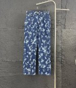 路易威登24Fw重工牛仔裤 价格p： 元 高端品质 款号：V057 款式：24Fw麦穗树叶提花男女牛仔裤 面料：选用中国牛仔坯布优质产地魏桥的10*10竹节坯布
