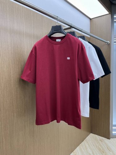 Celine 赛琳2025新款纯色凯旋门刺绣短袖T恤男女同款 本款短袖T恤Triomphe刺绣，宽松版型，简约不简单，是衣橱必备单品。纯棉面料，亲肤透气，穿着超