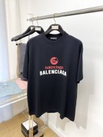 巴黎世家 2025最新款短袖T恤 帅气时尚 胸前顶级印胶字母Logo 简约百搭款 面料棉 不仅挺括 保持潮流的廓形 又穿着舒适 纱织更细腻 码数S-Xxl