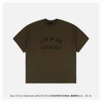 fear Of God-Essentials 24Fw School半弧字母印花短袖-橄榄绿 采用重磅260G纯棉面料 柔软亲肤且具备自然垂坠感 质地厚实挺括