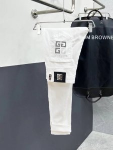 主推.长期有货 纪梵希 高品质 2025官网高端新品原单少数帅爆牛仔裤 百分百原单 百搭神器 今年最新流行的风格设计款式 采用进口棉花制作成的单宁布 上身舒适