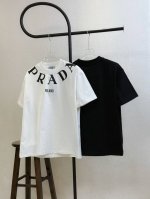 款号X193 prada普拉达领口标识Logo字母印花圆领短袖 情侣同款 全套包装 三标齐全 区别市场通货 随意对比 纯棉280克高克重32支双纱 不起球 不褪