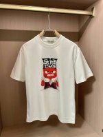 纪梵希 2025新款 圆领 短袖 T恤 高端版本！专柜定制面料 透气舒适度高，细节无可挑剔，品牌元素设计理念，体现高品质。手感细腻柔软！呈现休闲裁剪，上身版型超