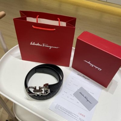 上新～Ferragamo专柜同款 菲拉格慕 银色个性扣头 经典不失单调 万年不过时的款 低调又不失品味 男士皮带腰带专柜同款 很有质感的一款皮带 进口南非皮底