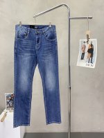 Dolce&Gabbana杜嘉班纳独家专供新款牛仔裤高端版本！专柜定制面料 透气舒适度高，细节无可挑剔，品牌元素设计理念，体现高品质。手感细腻柔软！呈现休闲裁剪