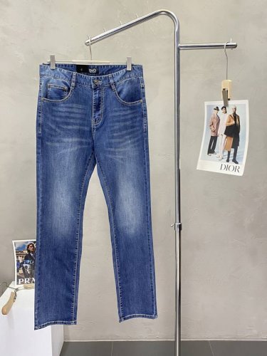 Dolce&Gabbana杜嘉班纳独家专供新款牛仔裤高端版本！专柜定制面料 透气舒适度高，细节无可挑剔，品牌元素设计理念，体现高品质。手感细腻柔软！呈现休闲裁剪
