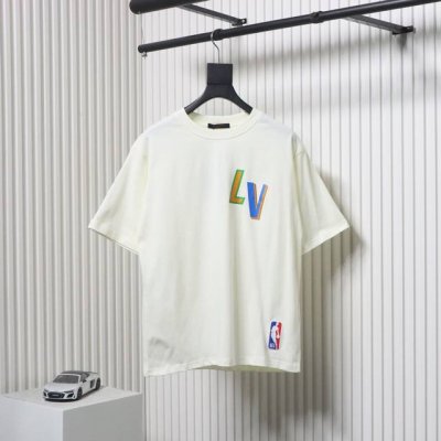louis Vuitton & Nba 21Ss 彩虹字母印花短袖 Lv Nba联名短袖工艺说明：此款采用60支双股长绒棉双纱入机240克平纹布，烧毛食毛做无尘