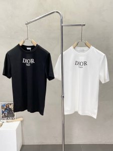 Dior迪奥独家专供新款原单男士休闲短袖 高端定制 高端版本 时尚百搭爆款进口面料 手感超柔软细腻 穿着亲肤舒适 高端精品 代工厂p精细做工 上身非常赞 男士必