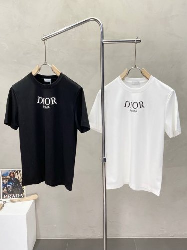 Dior迪奥独家专供新款原单男士休闲短袖 高端定制 高端版本 时尚百搭爆款进口面料 手感超柔软细腻 穿着亲肤舒适 高端精品 代工厂p精细做工 上身非常赞 男士必