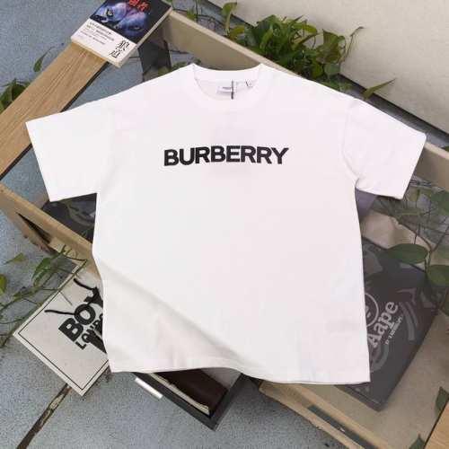 款号：Cx38001 高版本 2025新款Burberry巴宝莉3D硅胶字母图案Logo休闲情侣宽松短袖T恤，独一无二的活性环保面料染色，32支双纱精梳纯棉爽滑