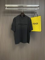 Alexander Wang 经典款渐变发泡字母Logo印花重工水洗短袖T恤，面料采用纯棉32支双纱平纹，经洗水 缩水达260克重，工艺厚板立体字母 推荐款噢！