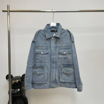 特价 剩M L Balenciaga Ss22巴黎世家牛仔外套 原单品质 -背后重工刺绣 清晰可见 -面料采用牛仔布的天花板丹宁牛仔 -重工洗水 颜色：水洗蓝