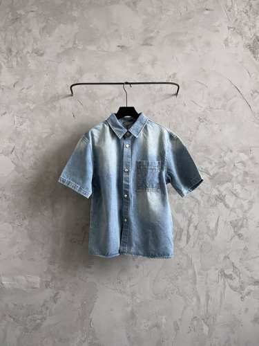 p230 lv路易威登 Ss25 刺绣半袖蓝色 牛仔外套 男女同款 louis Vuitton Ss25春夏新款 高订面料采用430克牛仔布料，洗水后手感透气舒