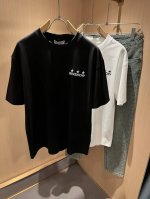 giv*Chy 纪*希2025春夏新款男女同款短袖T恤，主创时尚注入了全新时尚能量。通过探索各种题材和性感魅力，极具辨识度，引领全新街头时尚潮流。该款是G家独家