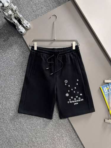 马吉拉 Margiela Mm6 2025新款 轻奢主义 经典数字刺绣 后开袋印花Logo 男女日常通勤 穿搭必备 休闲短裤 定制毛圈面料 进口机刺绣工艺 腰标