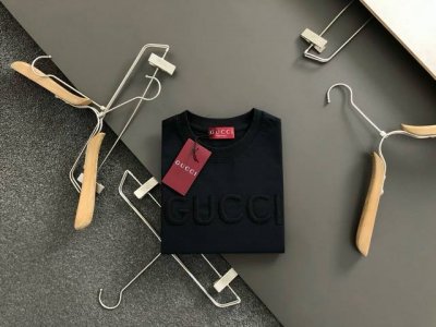 Gucc*微宽版型S-Xl 25早春最新经典刺绣重磅短袖，高端品质专柜原单圆领援助，顶级制作工艺进口面料，专柜款独特设计，采用进口高端订制进口丝线手感一流！官网