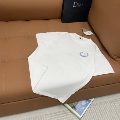 重磅洗水高版本 Dior迪奥 25Ss早春新款 精品刺绣字母Logo短袖圆领T恤 男女同款 轻奢高级，百搭又显瘦 320克重磅高克重洗水面料 男女都可轻松驾驭！