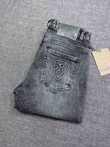 Burberry 巴宝莉男士牛仔裤，香港贸易公司货，纯正洋行渠道，顶级泰国代工出品，官网主推售卖！！牛仔裤属于B家的王牌单品，版型剪裁与面料都堪称一流，风格百搭