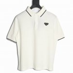 prada 普拉达 25Ss 黑条polo短袖T恤 采用进口田岛绣花机制作 辅料均开磨定制 正确配置 黑色2025普拉达正品包装 克定制定染爽滑珠地 版型大 宽