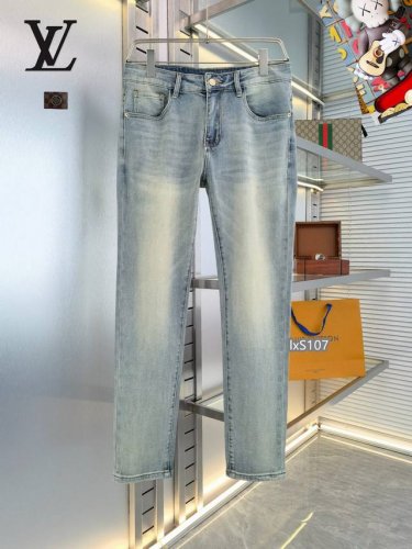 lv 2025Ss时尚新品 高端奢华定制修身小脚牛仔裤，客供水洗弹力面料 精仿棉纱混纺 面料舒适柔软 经典小五金配饰 品质卓然 极度奢华 上身有型 不挑人 尺码