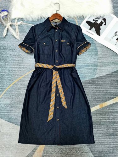burberry 爆款上新！气质翻领拼格子天丝牛仔连衣裙 原版开模复刻 重磅大摆口袋连衣裙 工艺 配格子腰带 Smlxlxxl S码 肩宽38，胸围92，裙长9