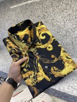 Veris瓦萨 高端狠货 混纺少量真丝调满花奢感衬衣 专柜新品立挺亲肤有光泽 天然彩贝纽扣作为点睛之笔 于细节处体现优雅不凡 独特的领钉设计 衬托出独一无二的衣