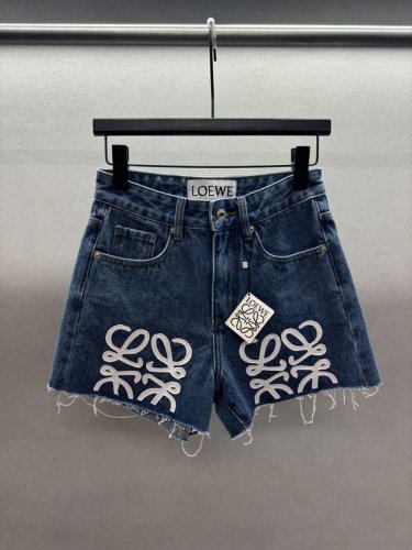 2660 Spring And Summer ！Loew*，刺绣Log短裤， 定制Yb五金辅料，修饰腿型万能百搭短裤， 穿上不会有束缚感！ 三码！