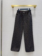 louis Vuitto* 2025Ss新款，系列出品~超时髦新款牛仔 个性色调上身又酷又飒爽 纹理细腻，棉感自然，既有筋骨感又不失柔软，超级漂亮！细节做工超级